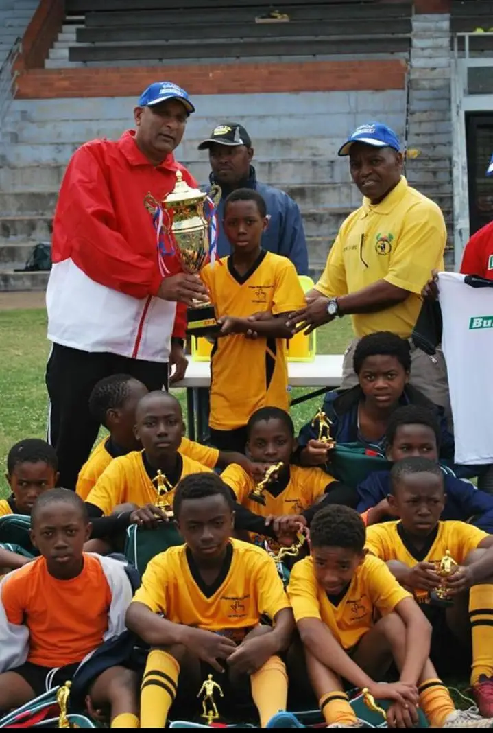 Read more about the article 2015 – U13 squad crown as Build IT champions.